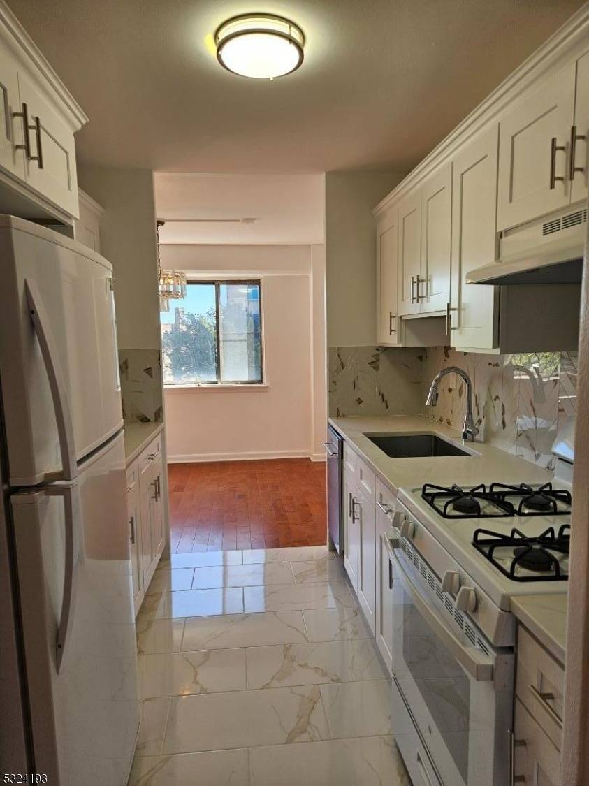 East Orange City, NJ 07017,275 Prospect St #2C