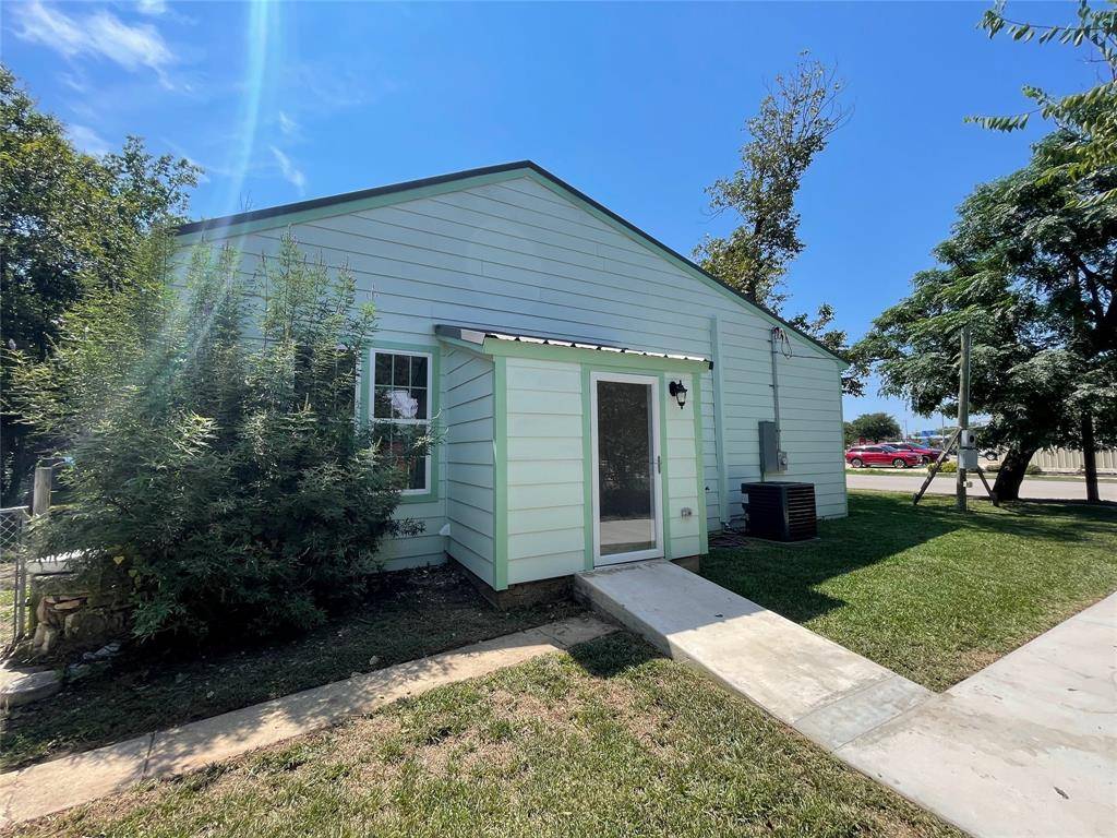 Lampasas, TX 76550,201 E 6th Street