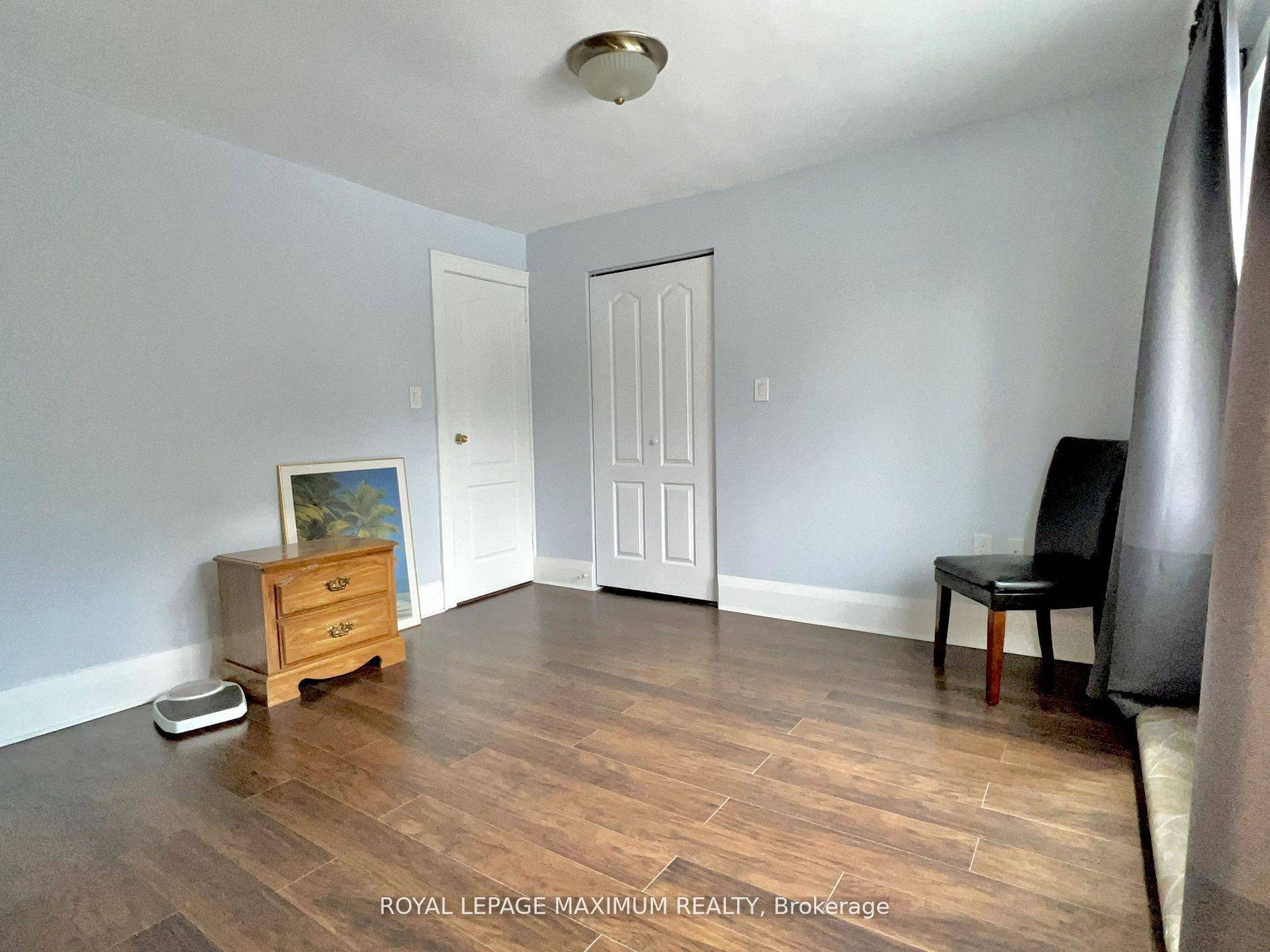 Toronto E03, ON M4K 3V1,899 Pape AVE