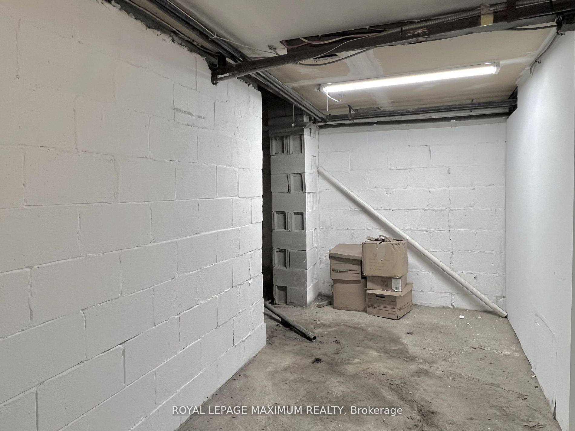 Toronto E03, ON M4K 3V1,899 Pape AVE