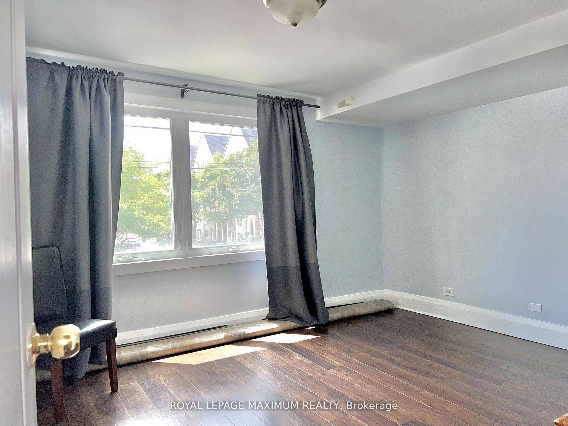 Toronto E03, ON M4K 3V1,899 Pape AVE