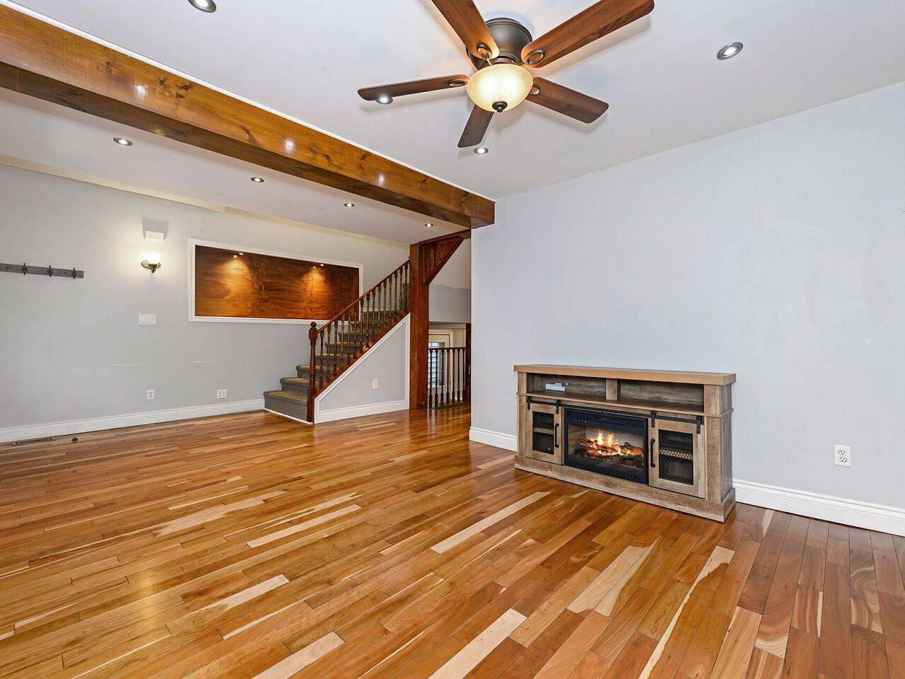 Hamilton, ON L8L 7P7,180 Rosslyn AVE N