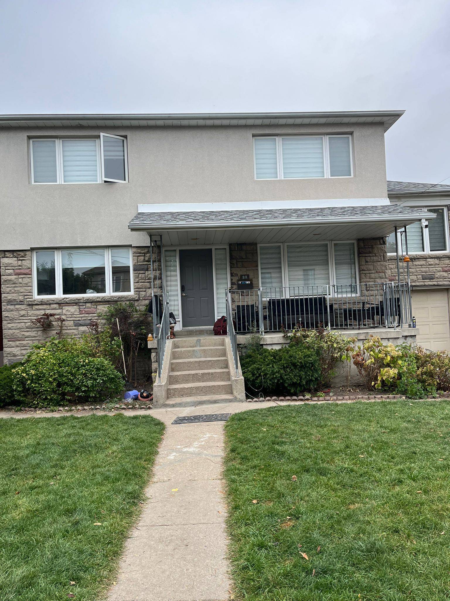 Toronto C04, ON M5N 1Z9,98 Frontenac AVE #2