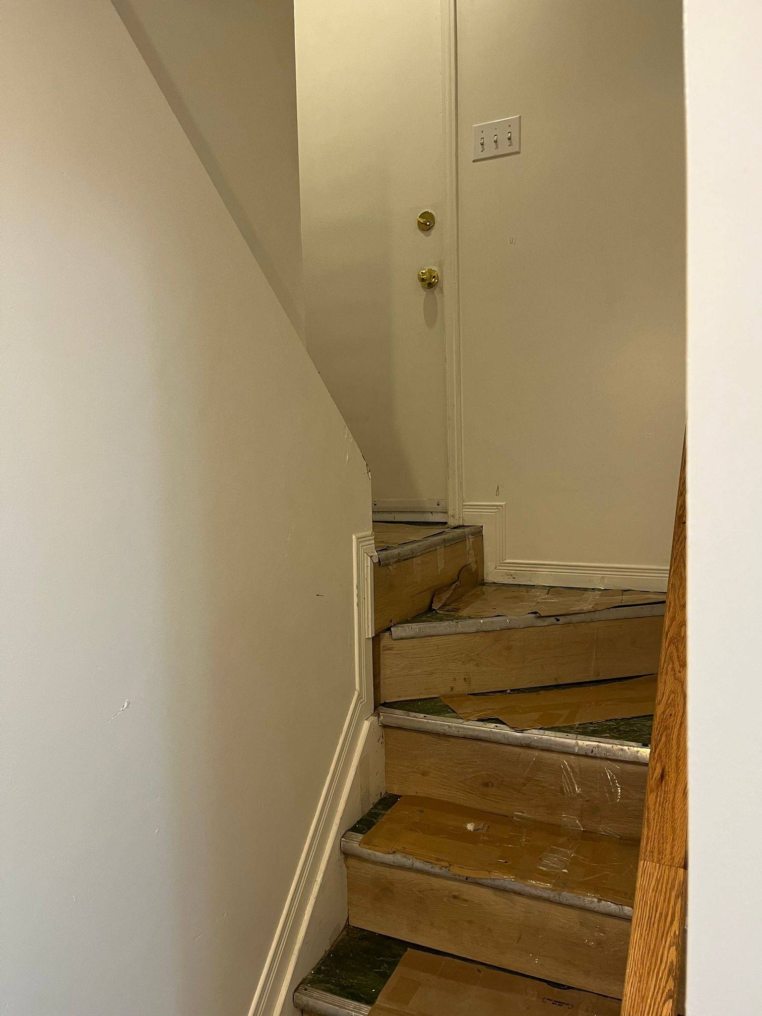 Toronto C04, ON M5N 1Z9,98 Frontenac AVE #2