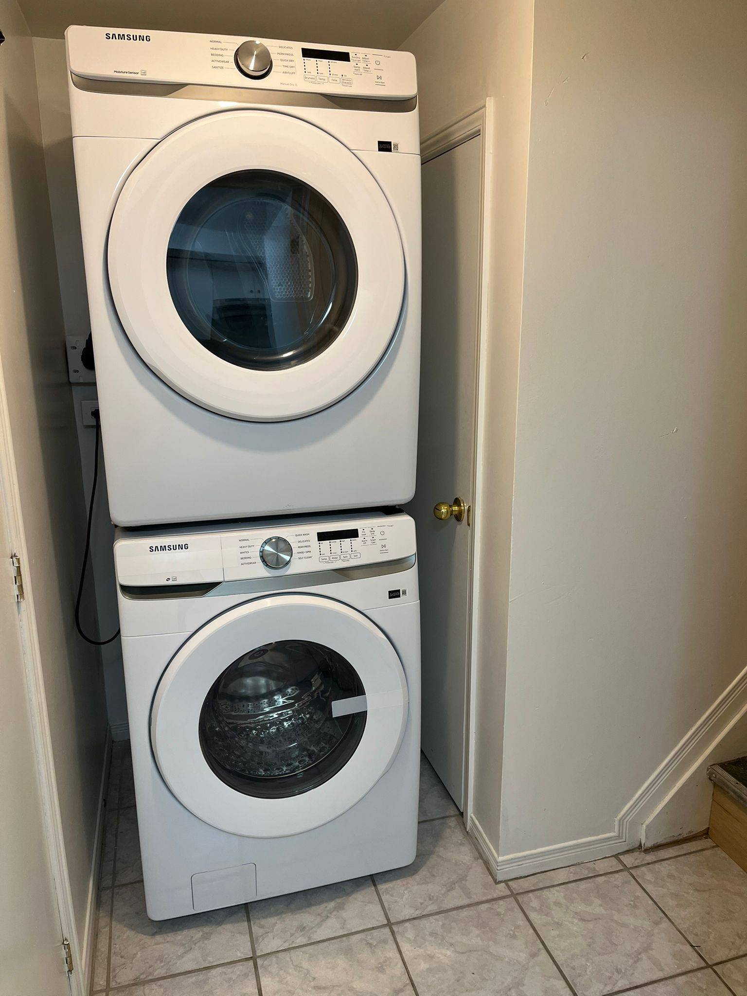 Toronto C04, ON M5N 1Z9,98 Frontenac AVE #2