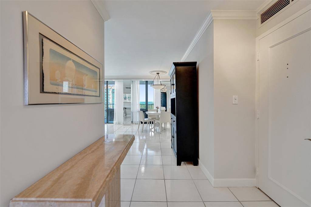 Fort Lauderdale, FL 33304,936 Intracoastal Dr #12C