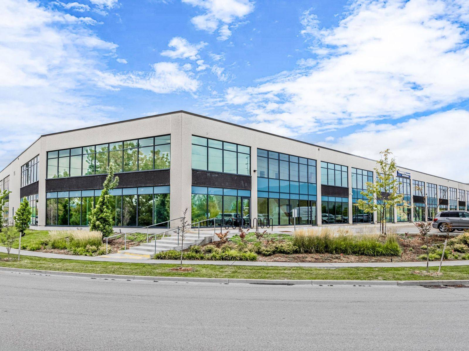 Burlington, ON L7N 3V6,760 Laurentian DR