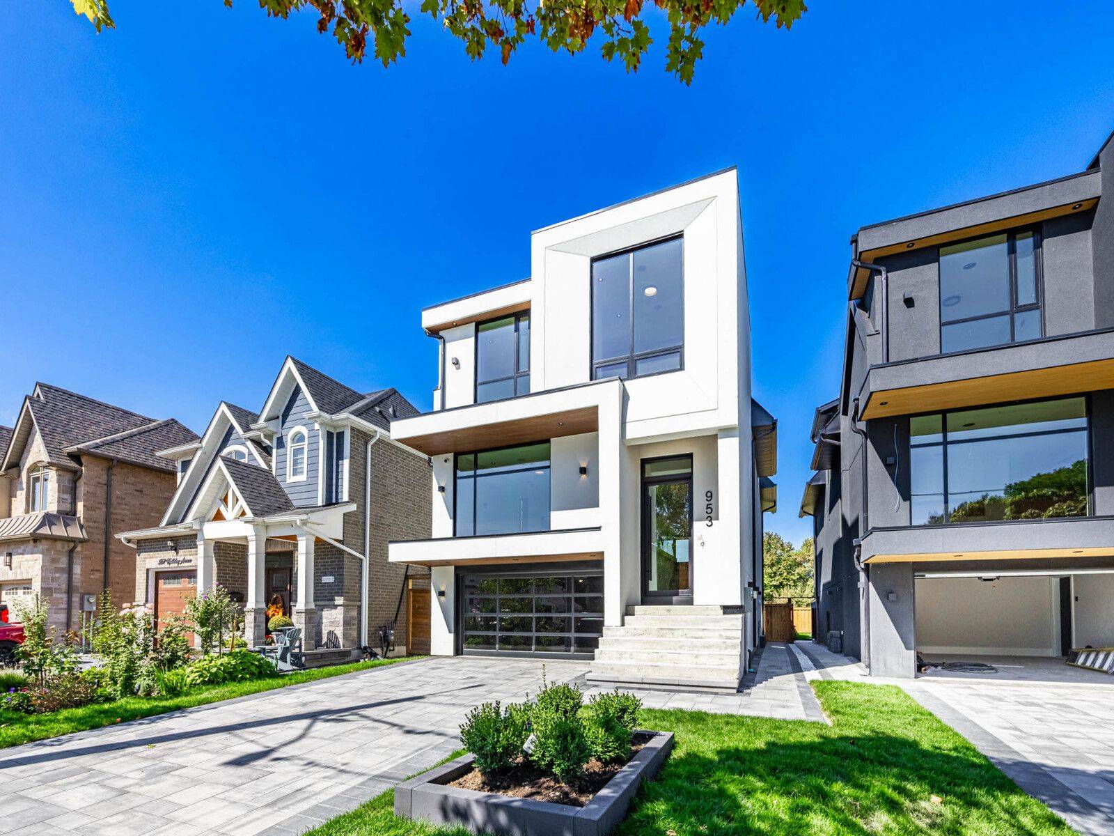 Mississauga, ON L5E 1P4,953 Halliday AVE