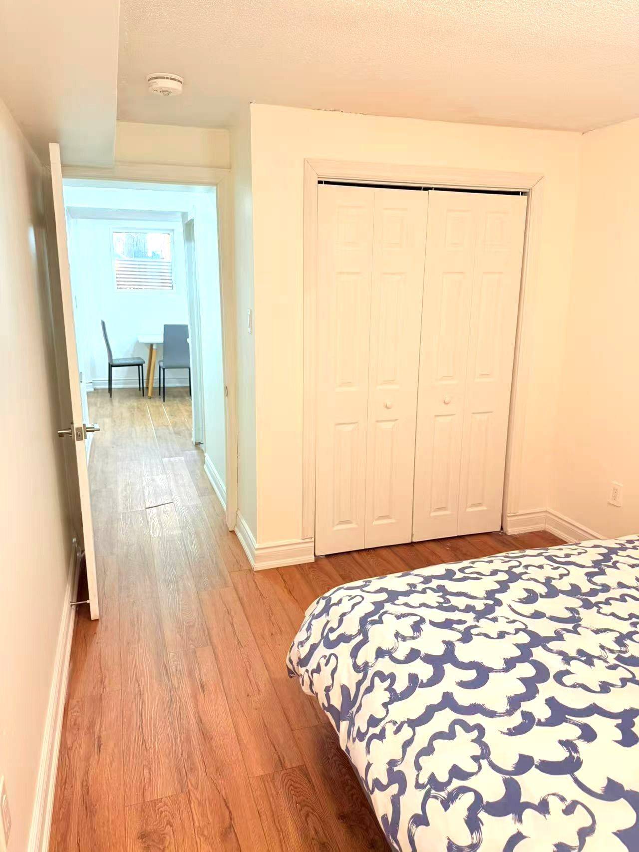 Mississauga, ON L5M 4K5,2537 Ambercroft TRL #basement apartment