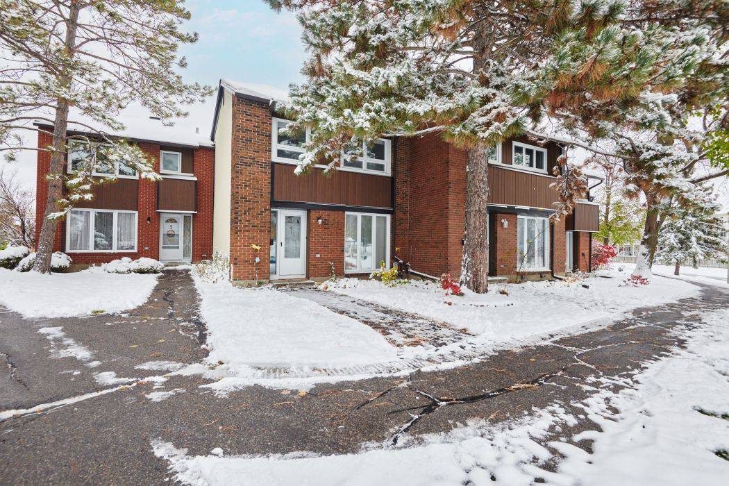 Beacon Hill North - South And Area, ON K1J 8J2,1900 Marquis AVE #67