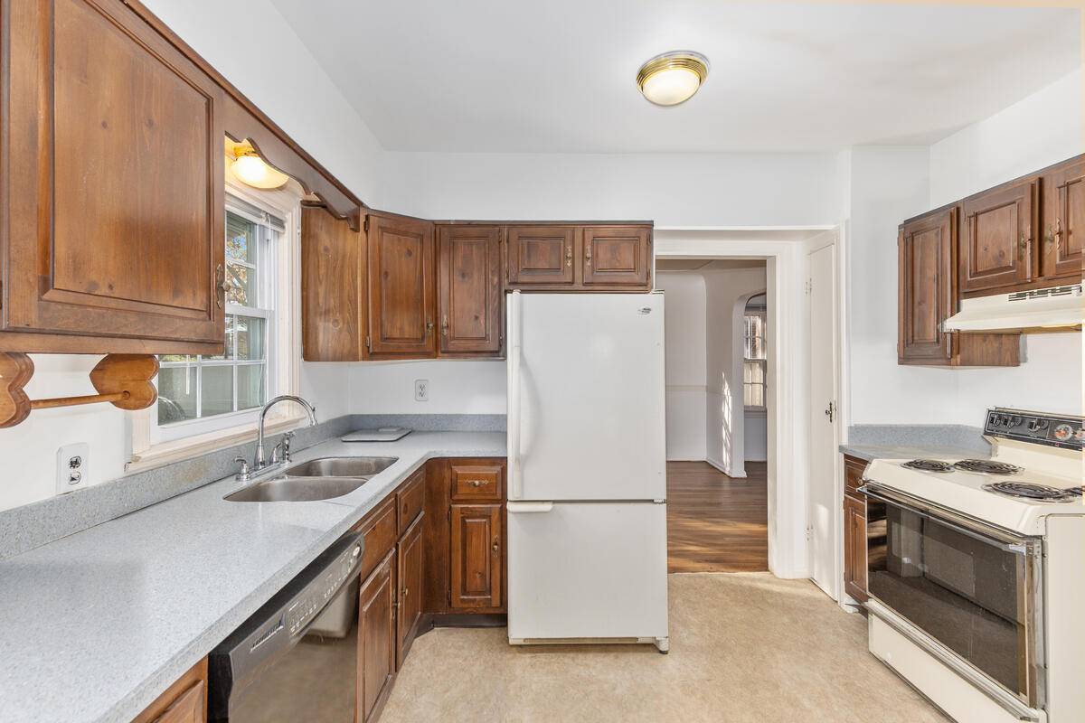 Wyoming, MI 49548,120 Manchester ST SW