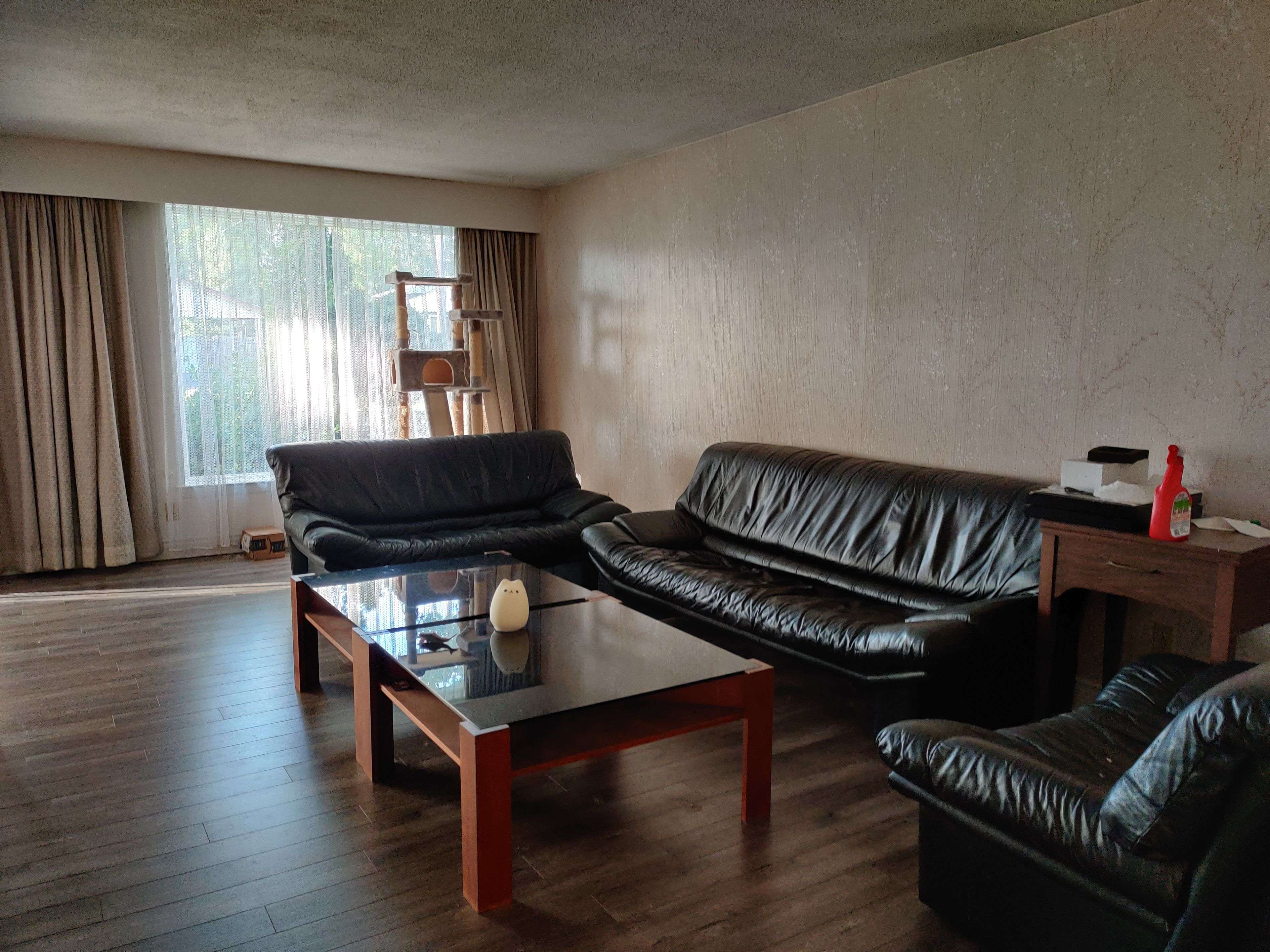 Toronto C15, ON M2J 2Z4,9 Lisburn CRES #upper