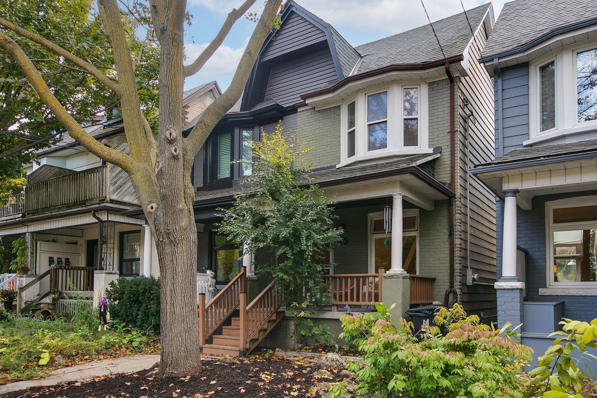 Toronto E01, ON M4J 1K4,45 Hazelwood AVE