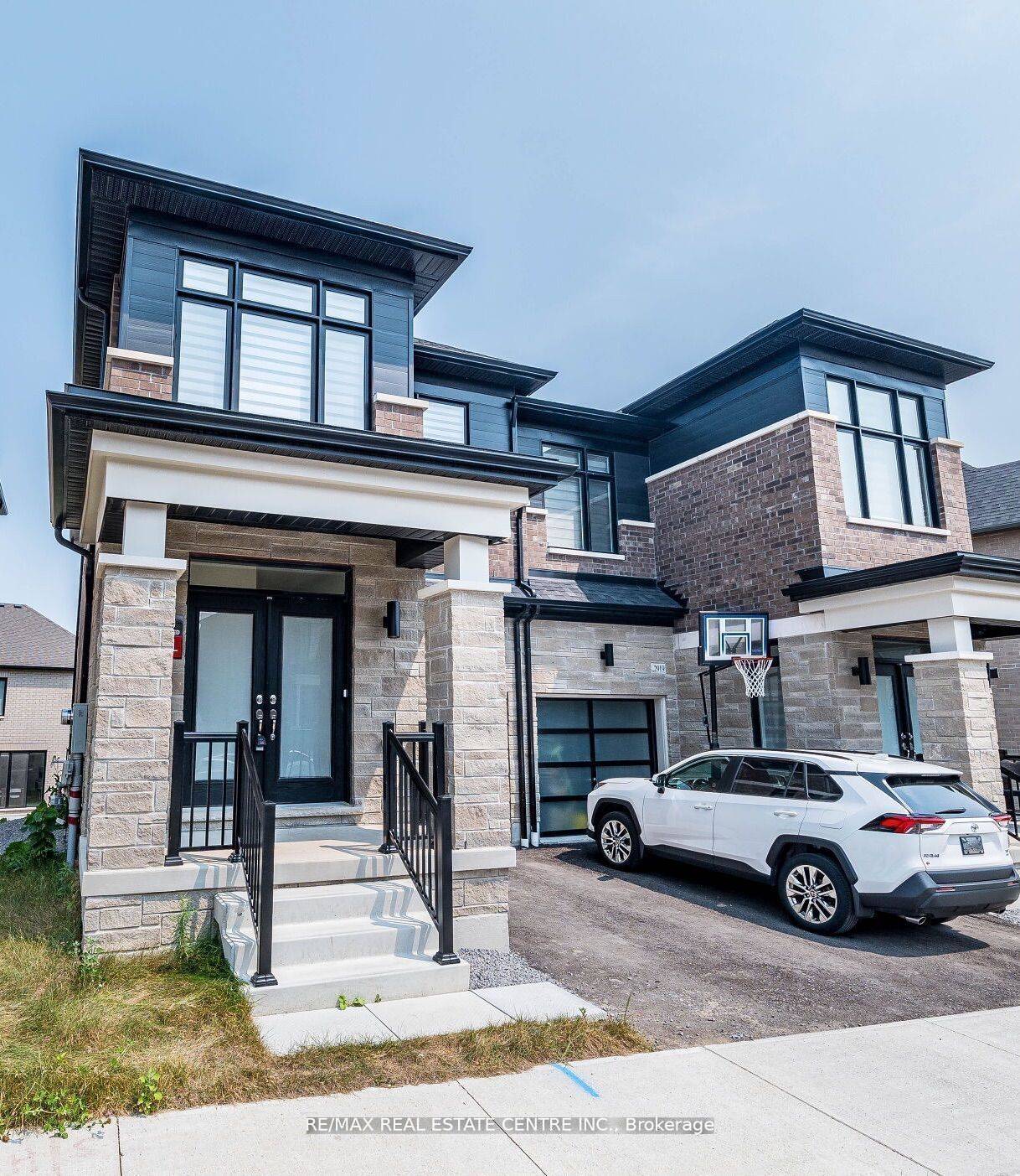 Pickering, ON L1X 0P8,2921 Nakina ST