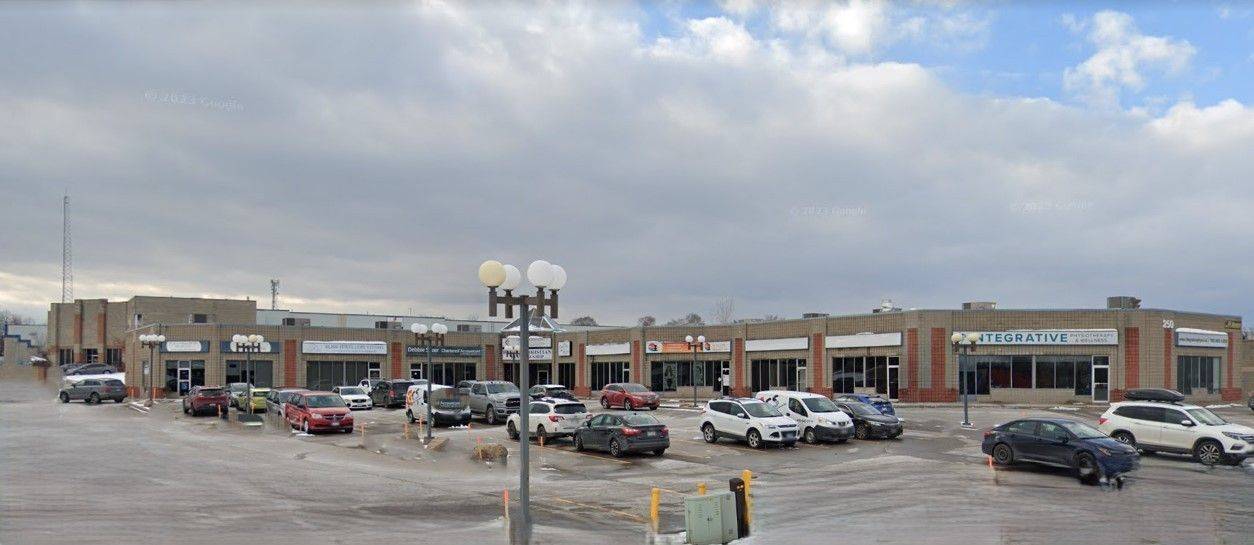 Barrie, ON L4N 4Y8,250 BAYVIEW DR #7