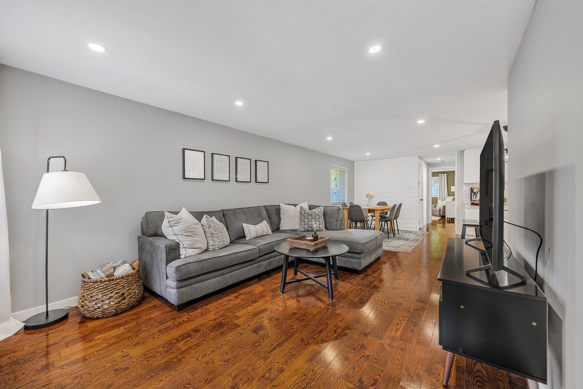 Barrie, ON L4N 7B5,39 Ferguson DR