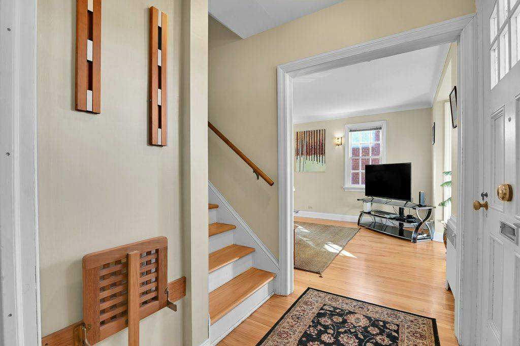 Glebe - Ottawa East And Area, ON K1S 2M1,250 Fourth AVE