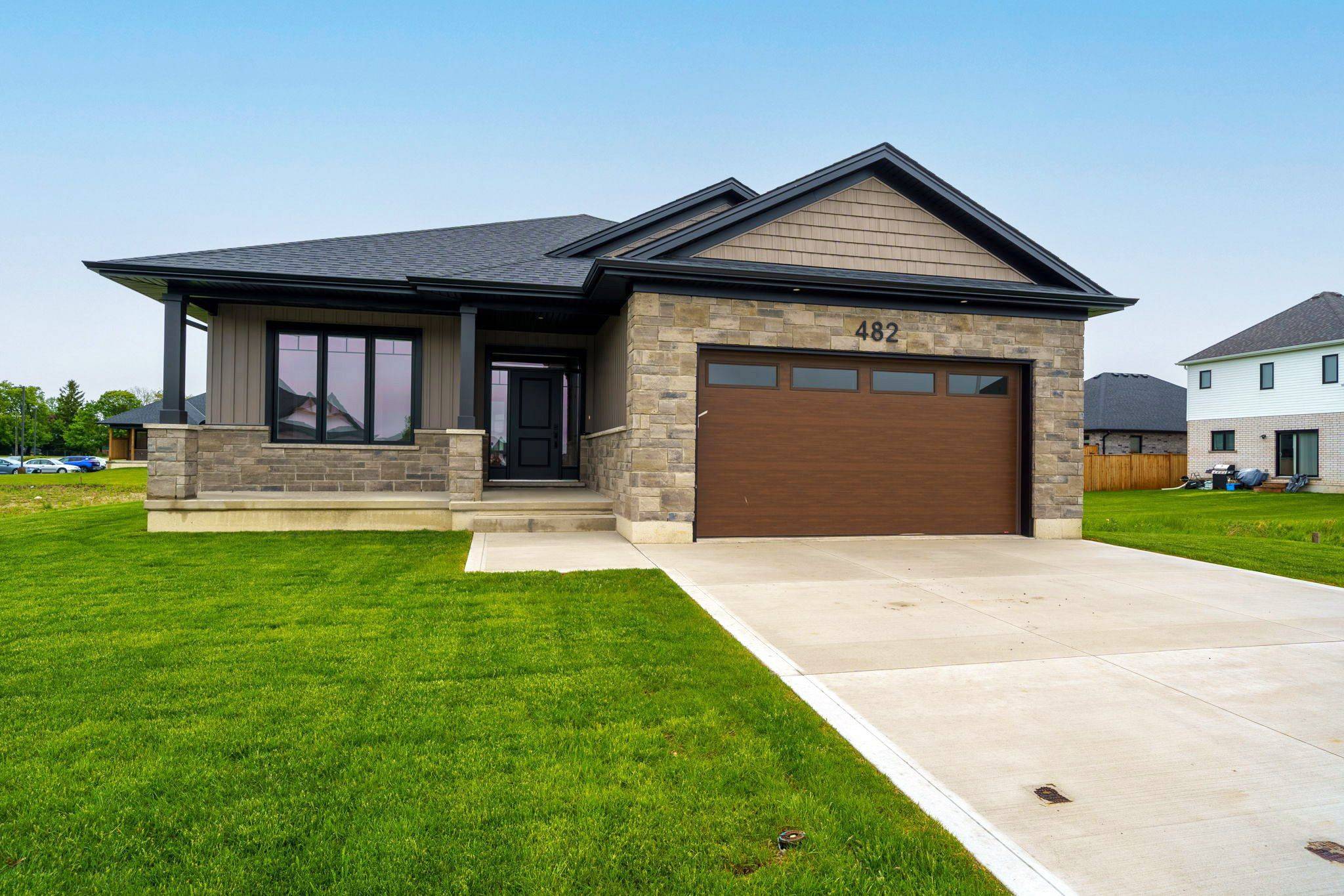 Plympton-wyoming, ON N0N 1T0,482 Julianna CT