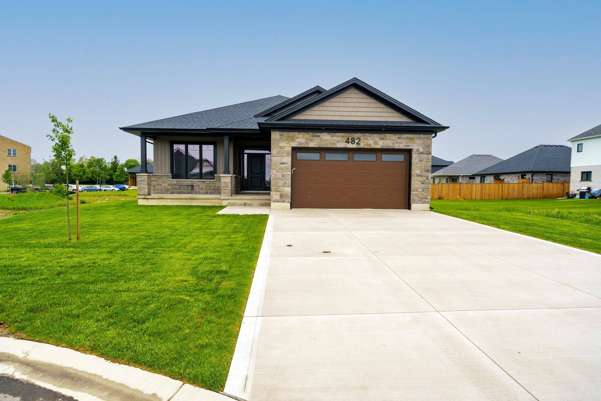 Plympton-wyoming, ON N0N 1T0,482 Julianna CT