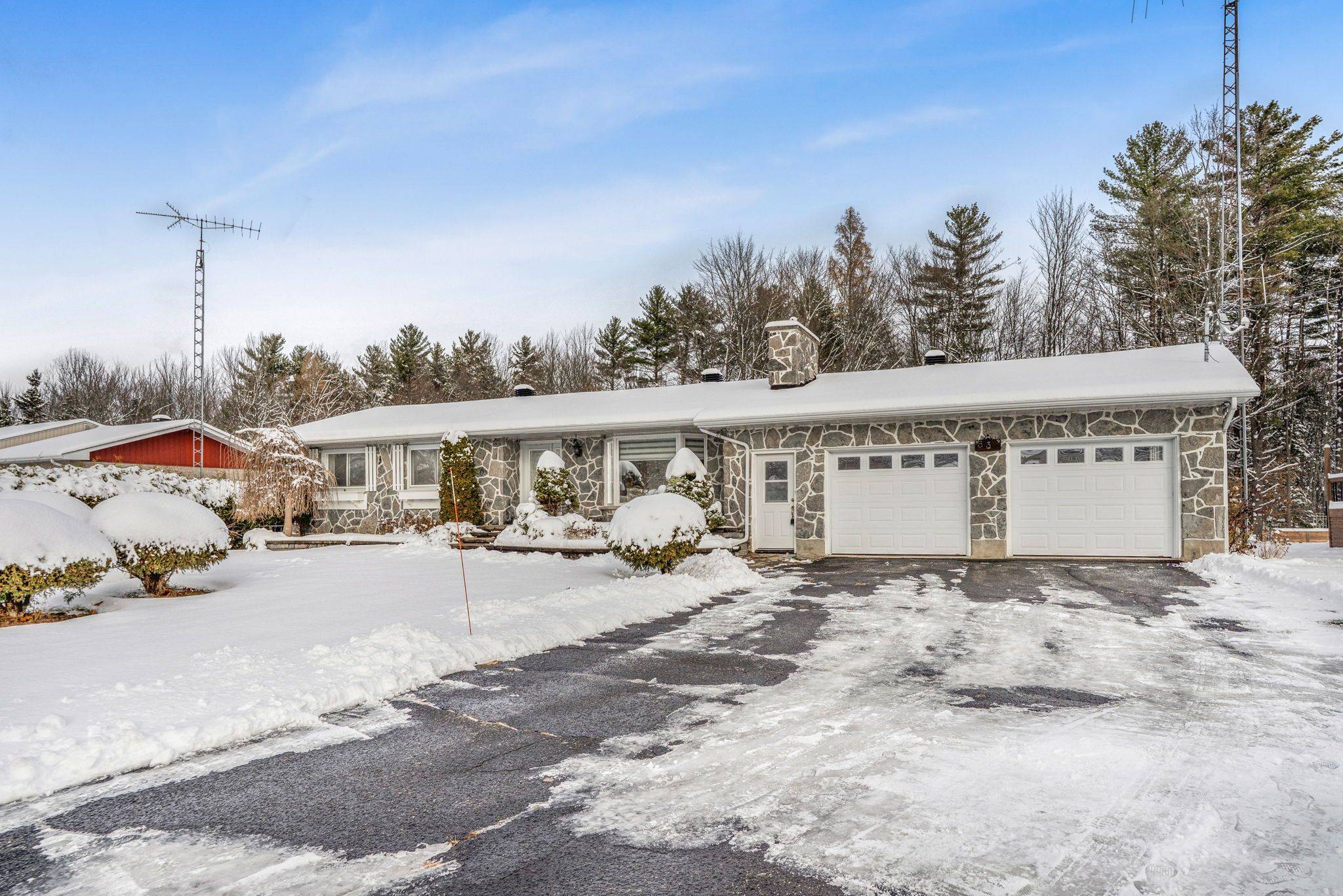 Alfred And Plantagenet, ON K0B 1A0,637 STATION RD