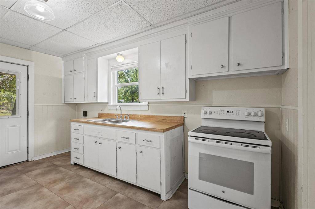 Denison, TX 75020,904 W Shepherd