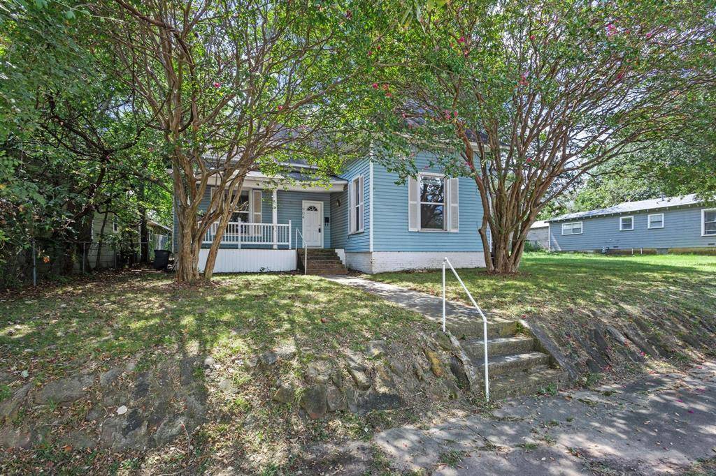 Denison, TX 75020,904 W Shepherd