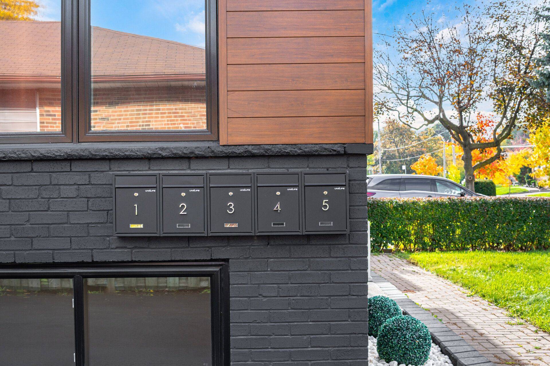 Toronto W09, ON M9R 3C6,25 Templar DR