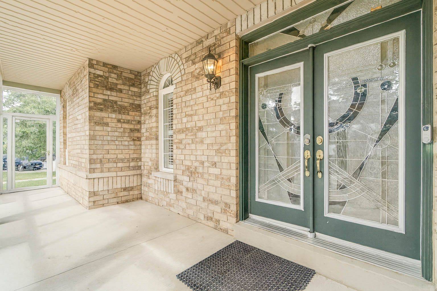 Mississauga, ON L5W 1P4,498 Tremblant CT