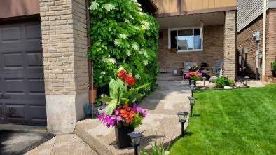 Oakville, ON L6H 2Z5,1580 Lancaster DR #26