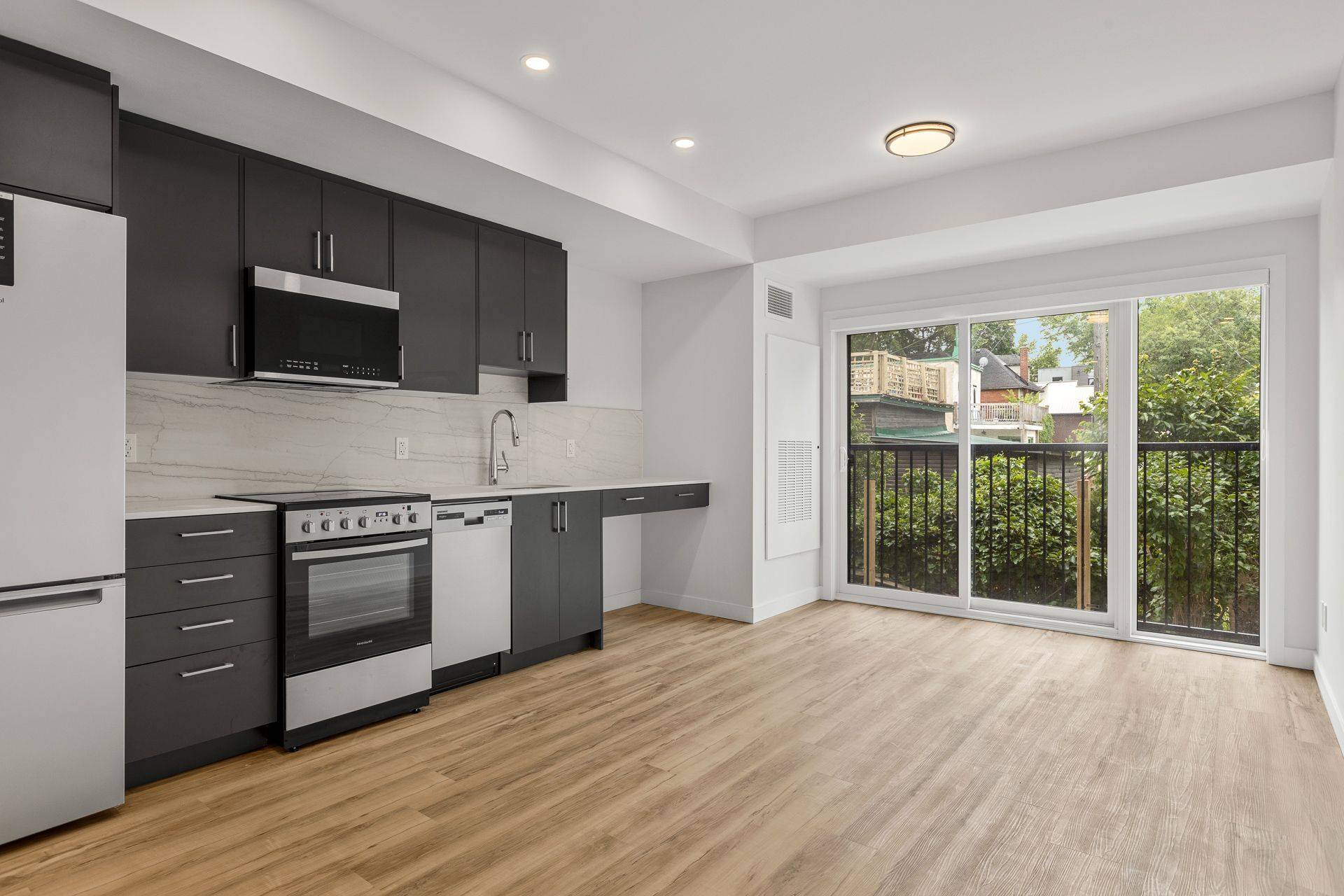 West Centre Town, ON K1Y 2W2,177 Armstrong ST #404