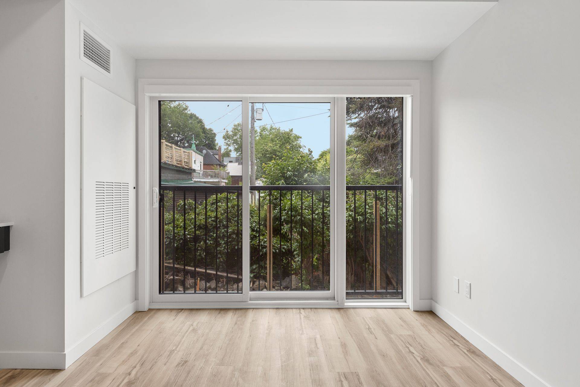 West Centre Town, ON K1Y 2W2,177 Armstrong ST #404