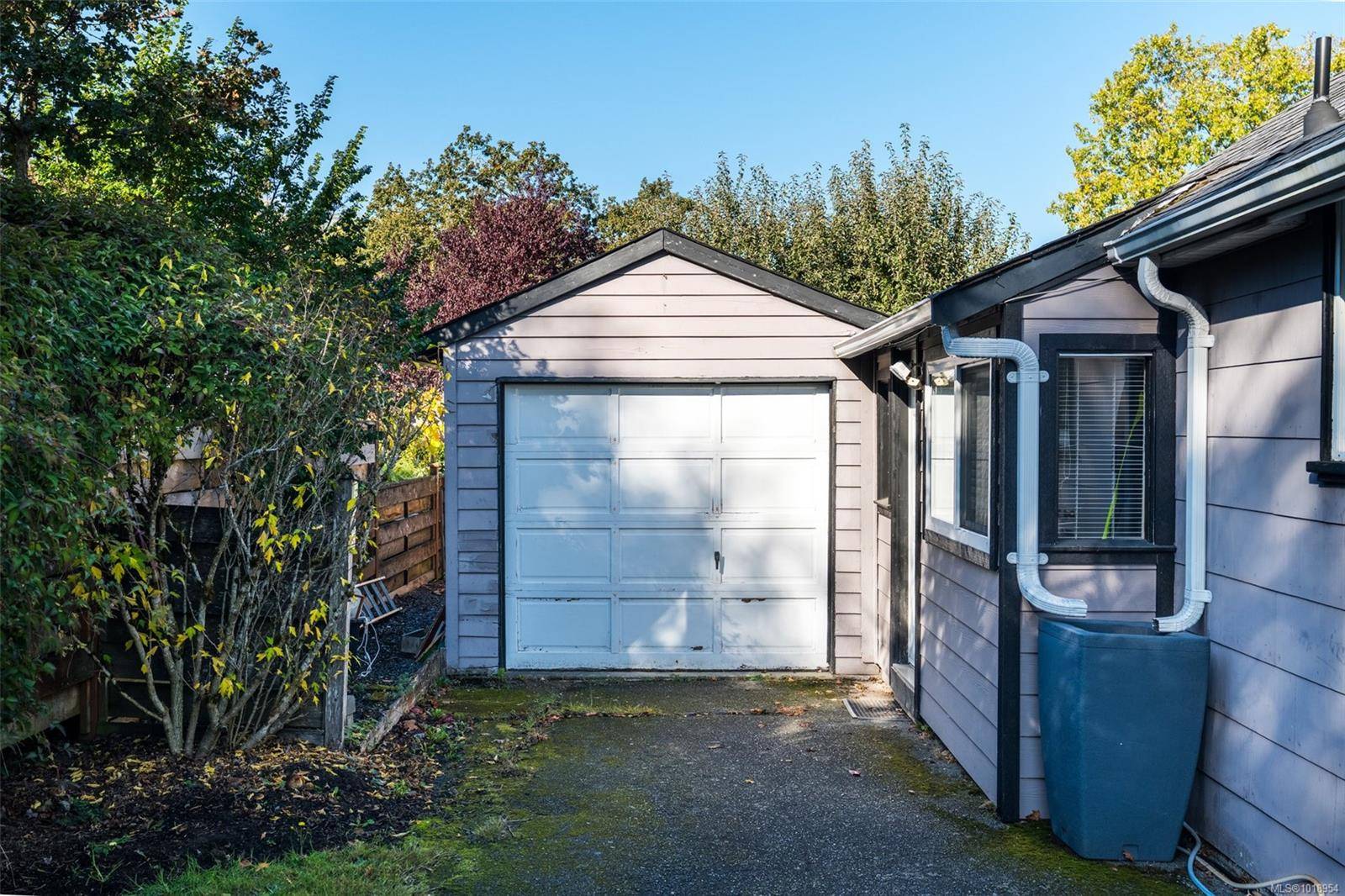 Saanich, BC V9A 2M3,2926 Colquitz Ave