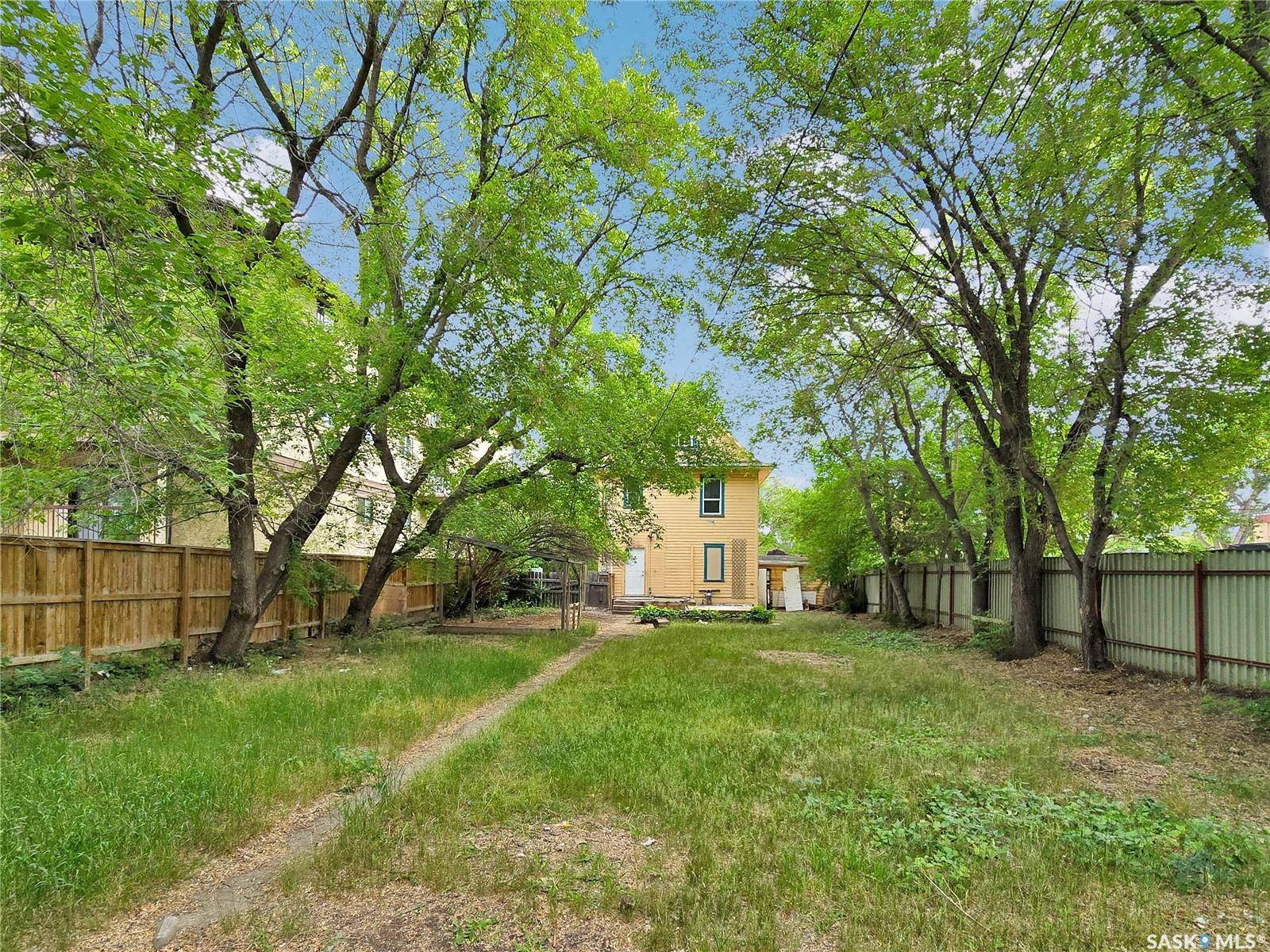 Saskatoon, SK S7M 2N1,221 N AVENUE S