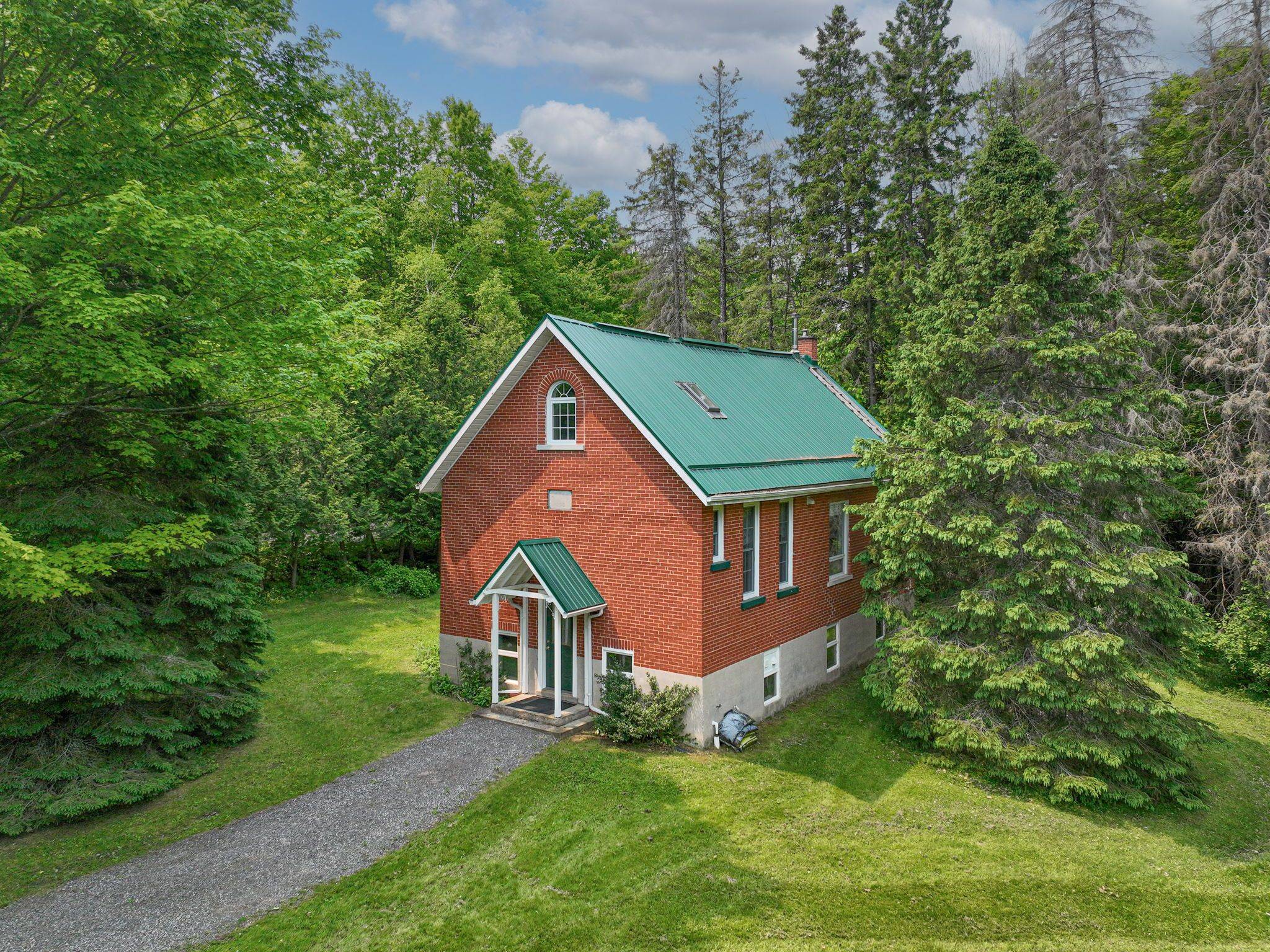 Mulmur, ON L9V 0T6,627379 15 Side Road