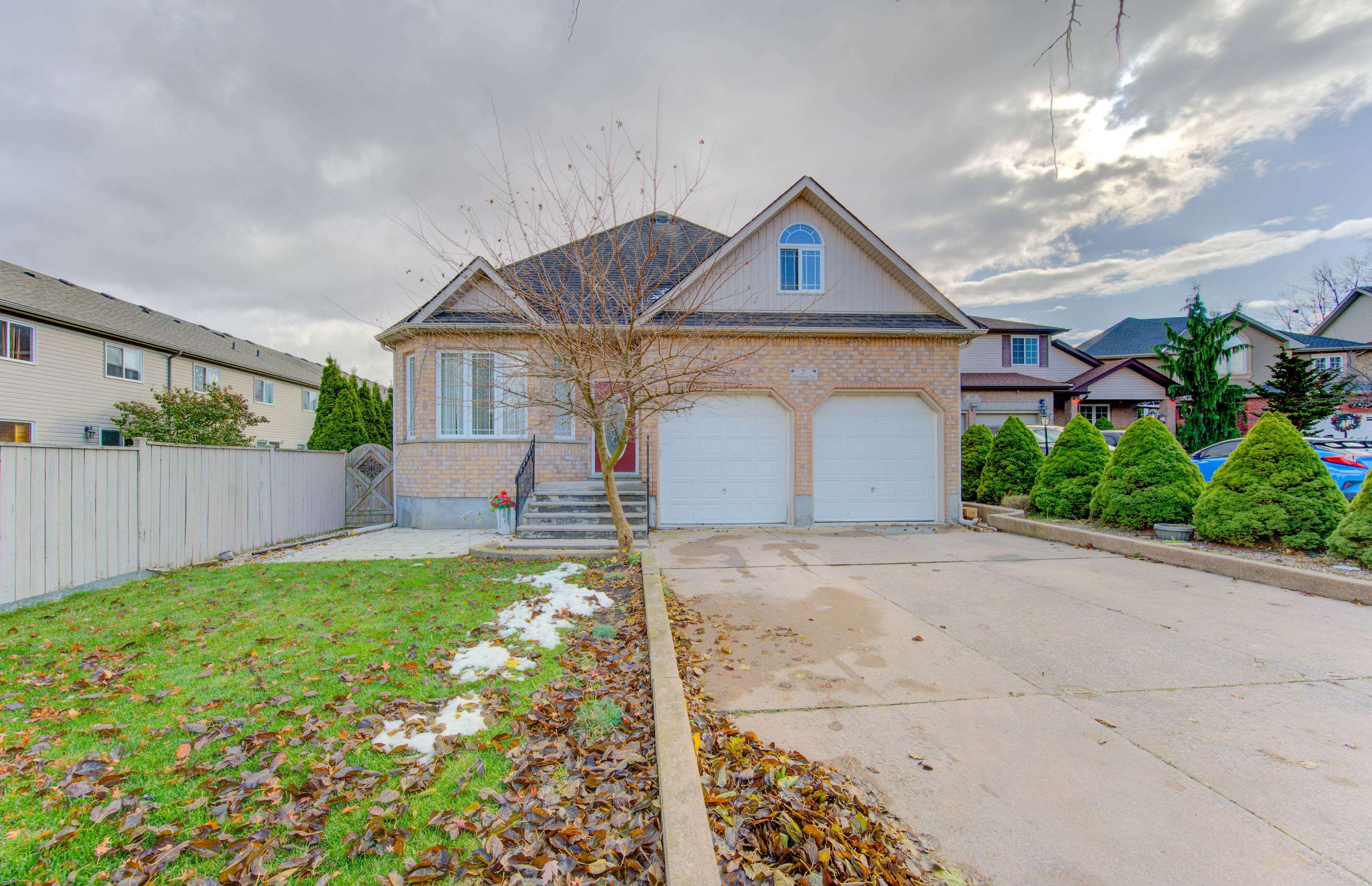 Kitchener, ON N2E 4A9,7 Mariposa CT