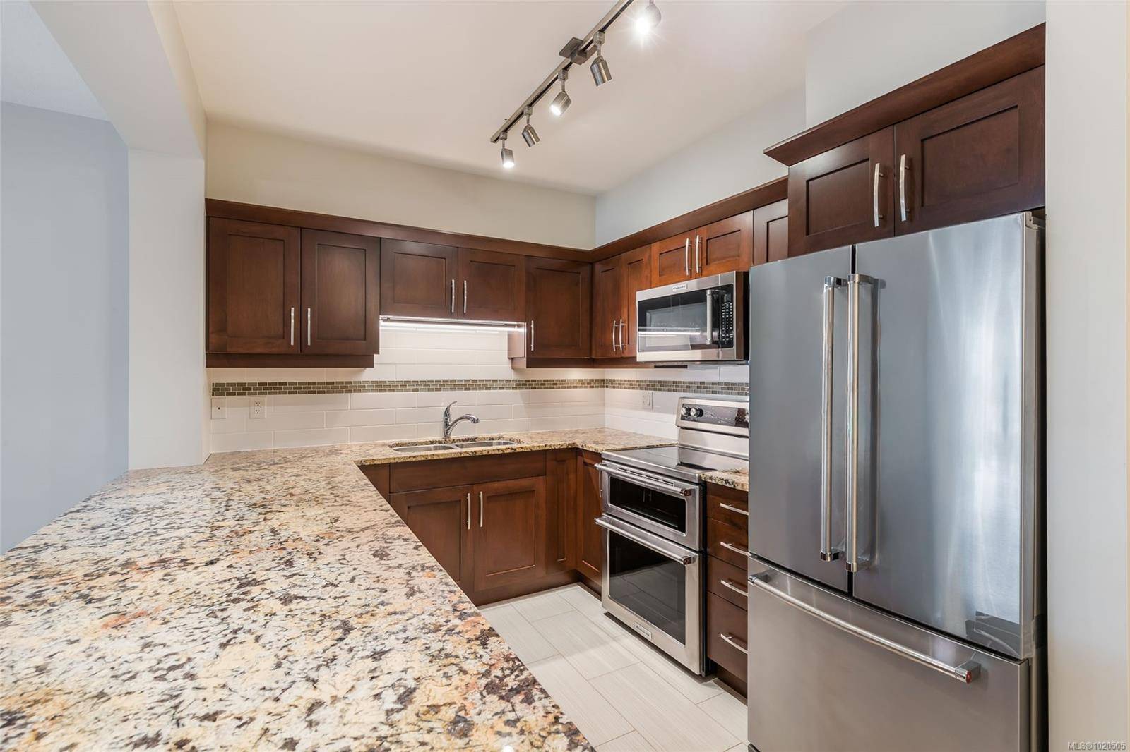 Nanaimo, BC V9T 6K1,5670 Edgewater Lane #111