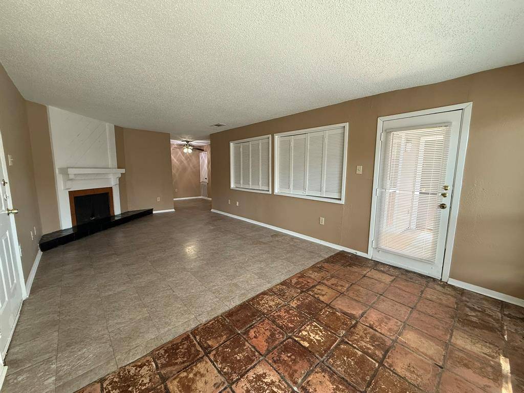 Dallas, TX 75243,9696 Walnut #606