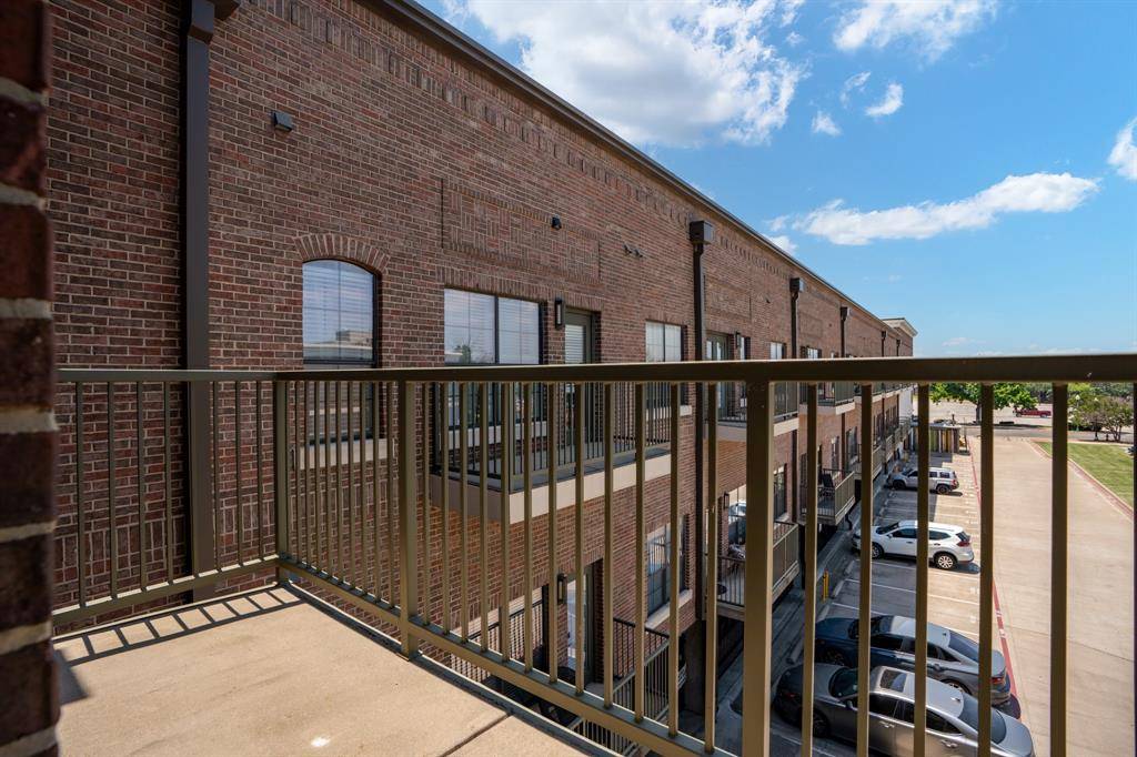 Waco, TX 76701,330 Austin Avenue #321