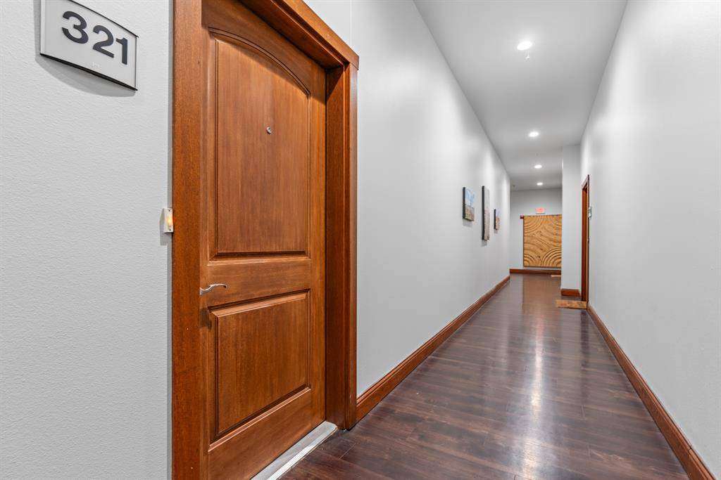 Waco, TX 76701,330 Austin Avenue #321