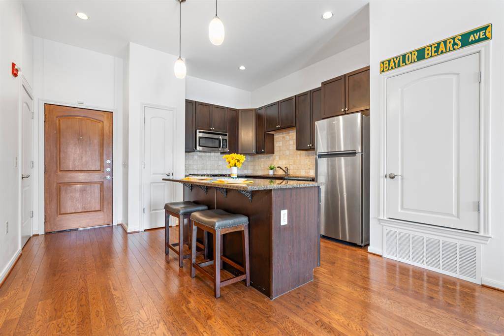 Waco, TX 76701,330 Austin Avenue #321