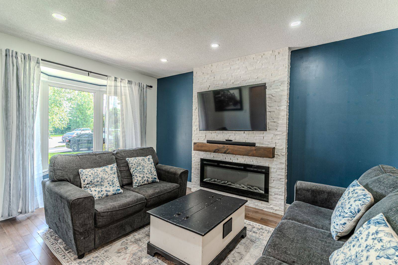 Barrie, ON L4N 7N7,20 Pae DR