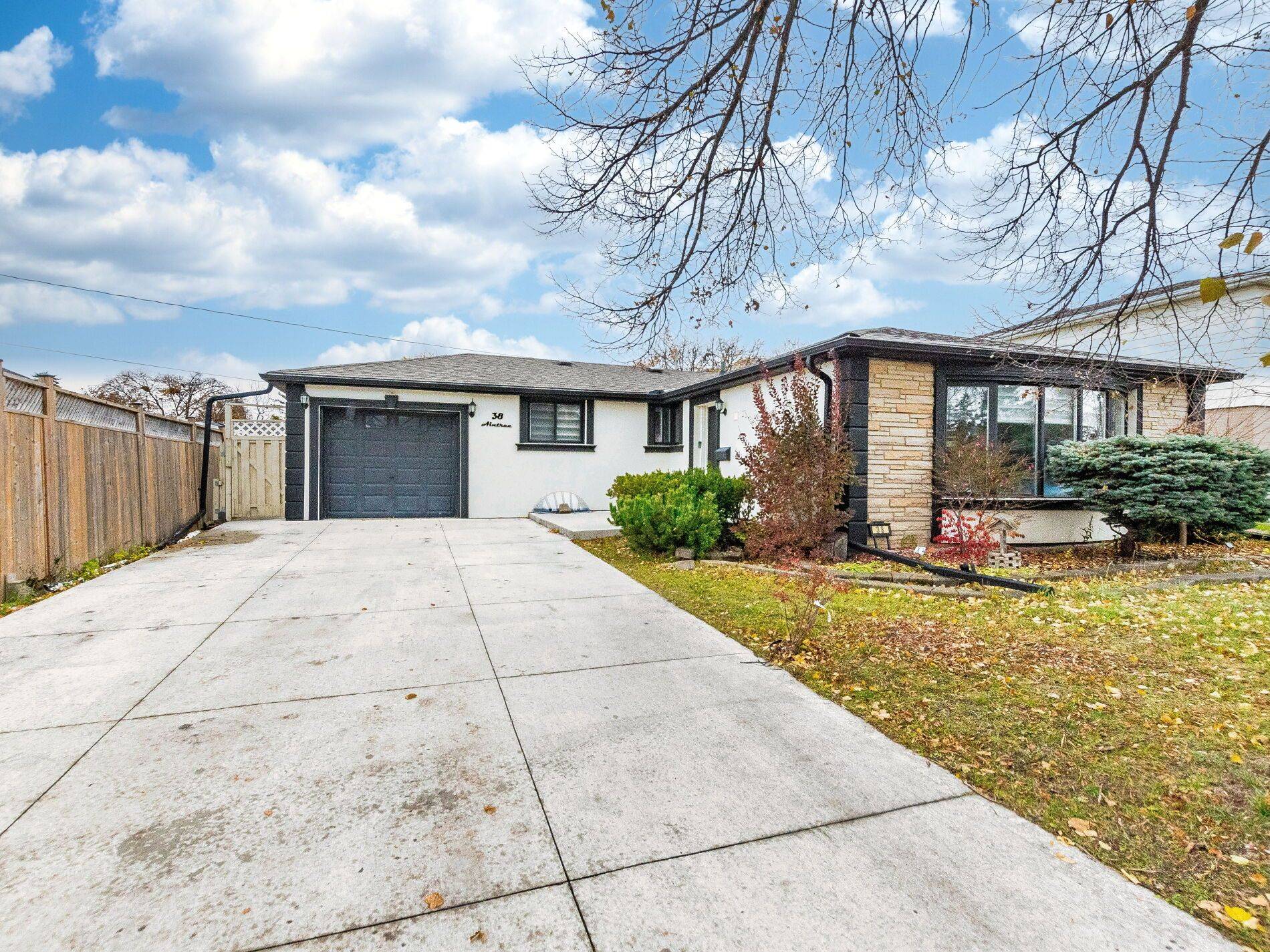 Brampton, ON L6T 2T3,38 Aintree CRES