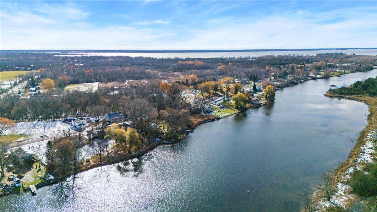 Tyendinaga, ON K0K 3A0,82 Queen ST