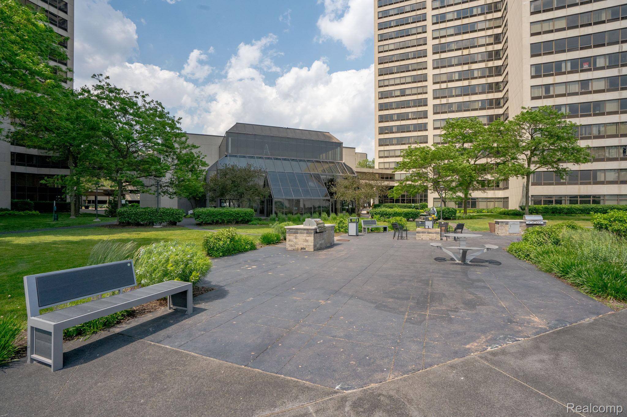 Detroit, MI 48226,1001 Jefferson AVE W #300-14J