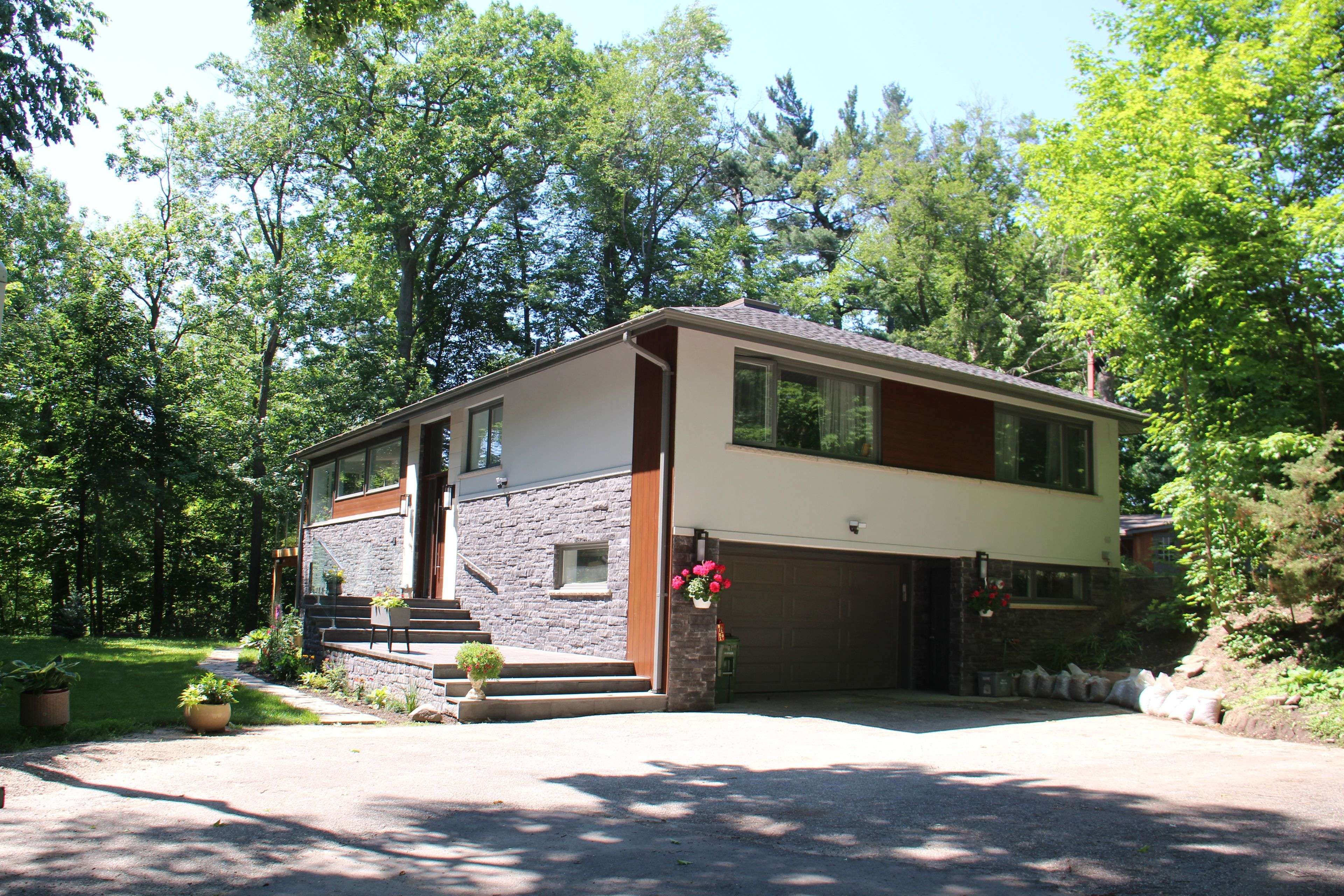 Toronto W09, ON M9P 1X3,59 Leggett AVE #Main