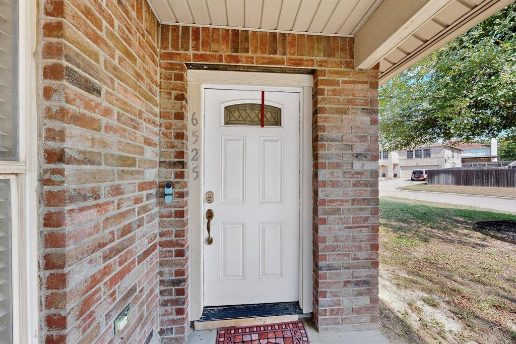 Fort Worth, TX 76112,6525 Willow Oak Court