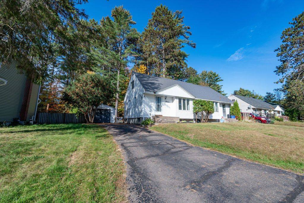 Deep River, ON K0J 1P0,13 Thomson CRES