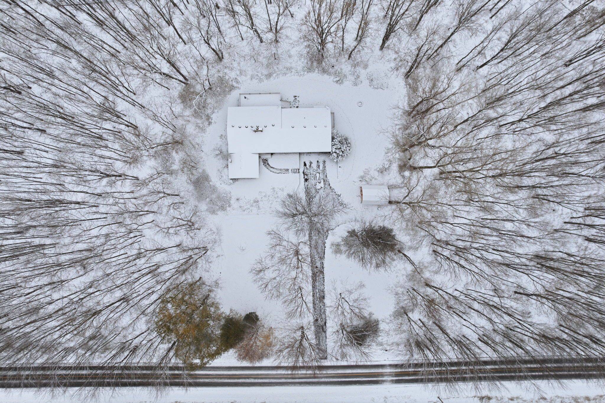 Hamilton, ON L8B 1N2,563 6th Concession RD W