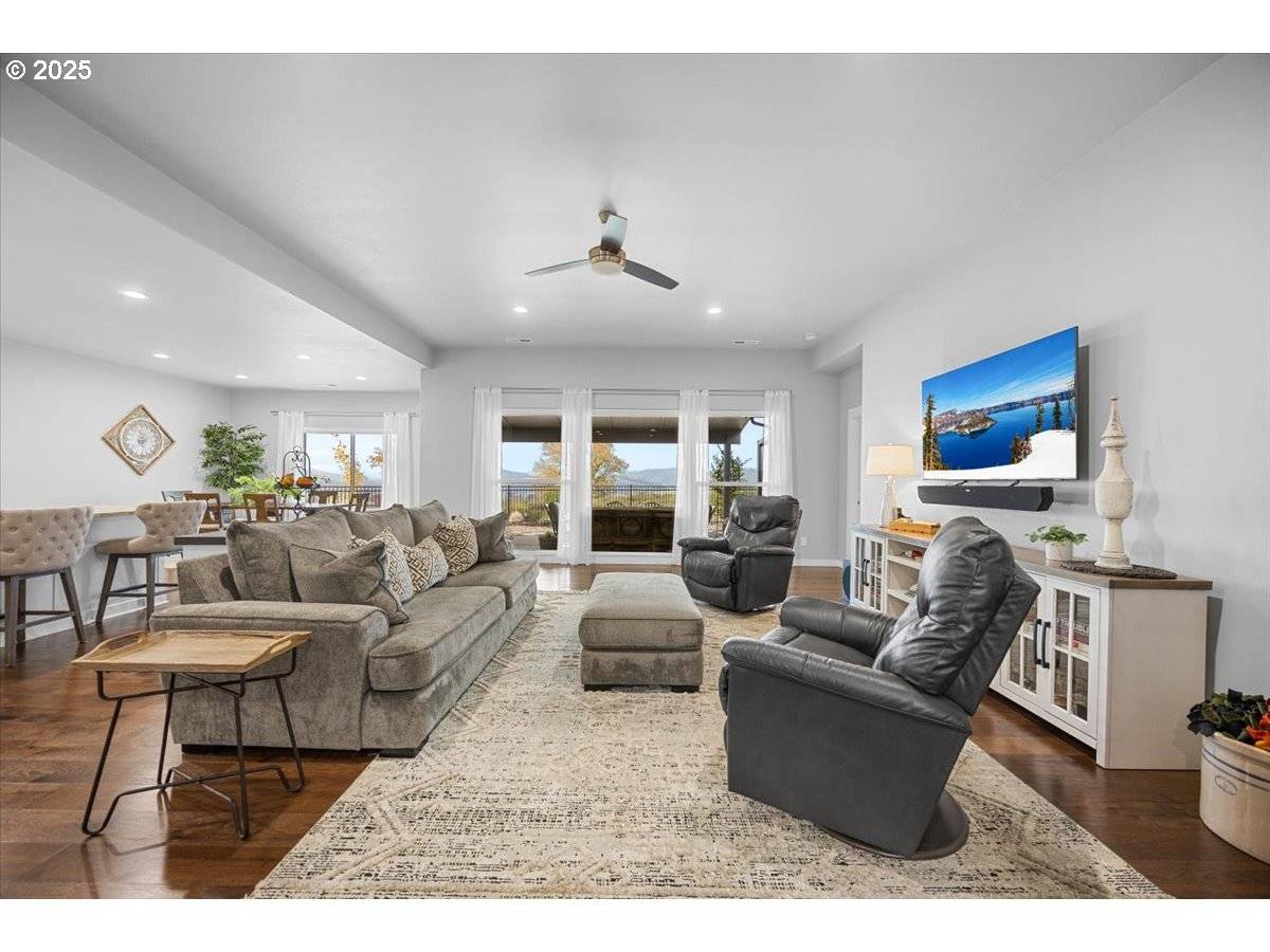 Sutherlin, OR 97479,811 PEBBLE CREEK ST