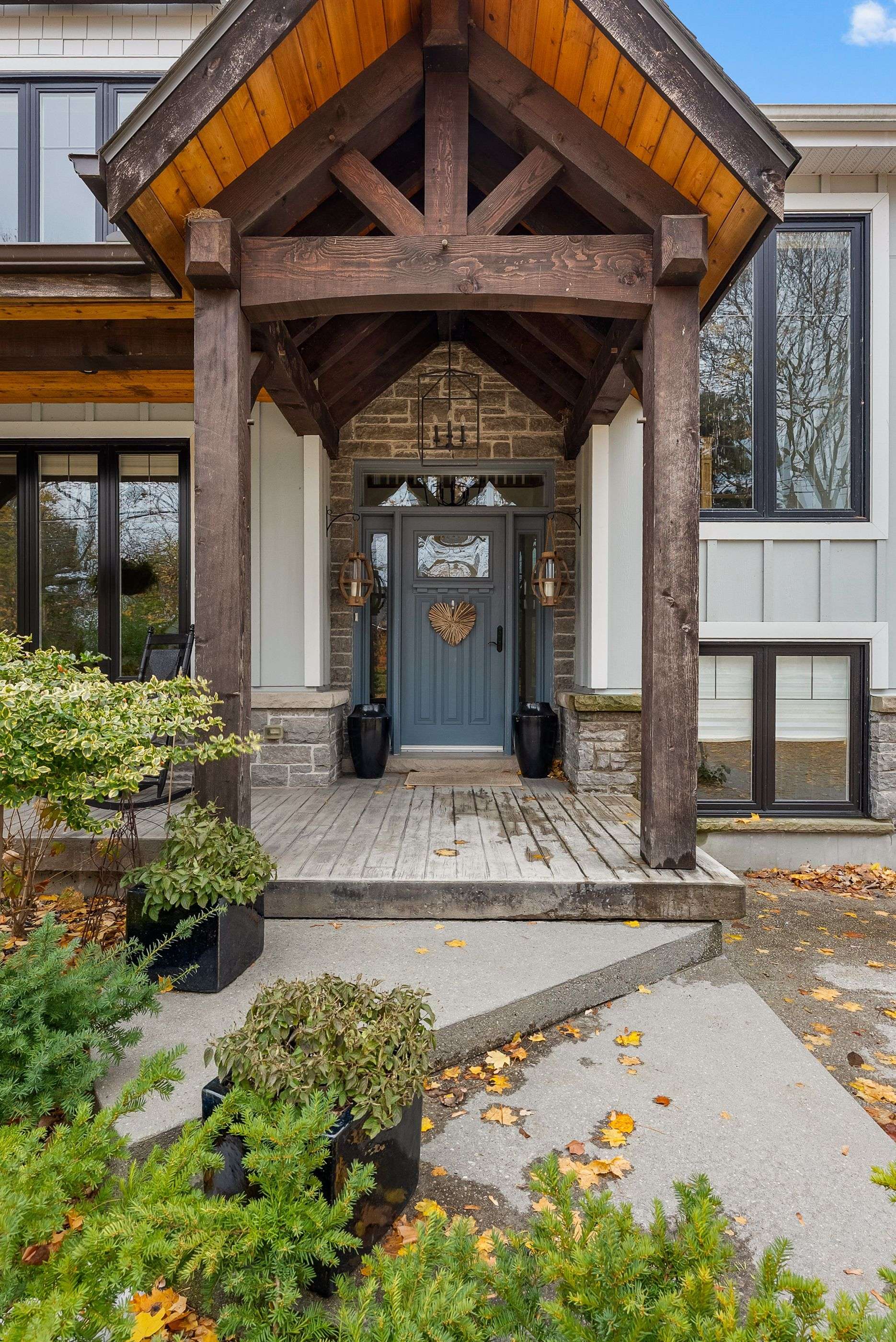 Niagara Falls, ON L2J 0C2,2218 Portage RD